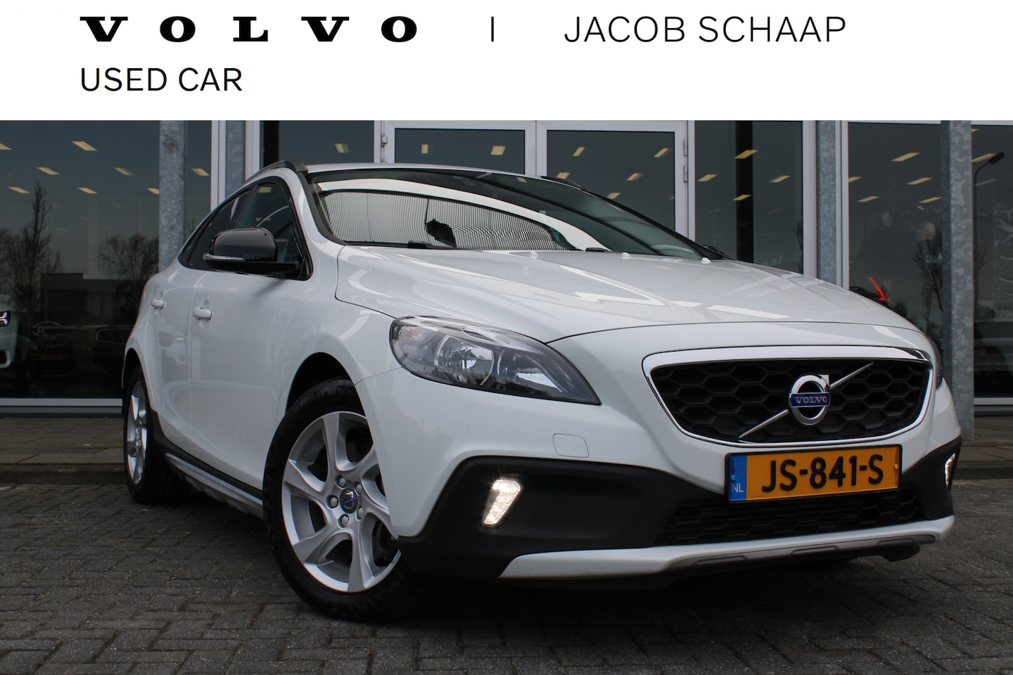 Volvo V40 Cross Country - T3 Momentum | Lage KM stand | Cruise Control | Achteruitrij Camera | - AutoWereld.nl