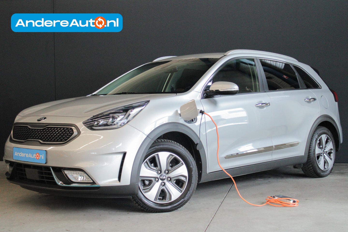 Kia Niro - 1.6 GDi PHEV DynamicLine |trekhaak|leder|stoelverwarming|parkeersensoren| - AutoWereld.nl