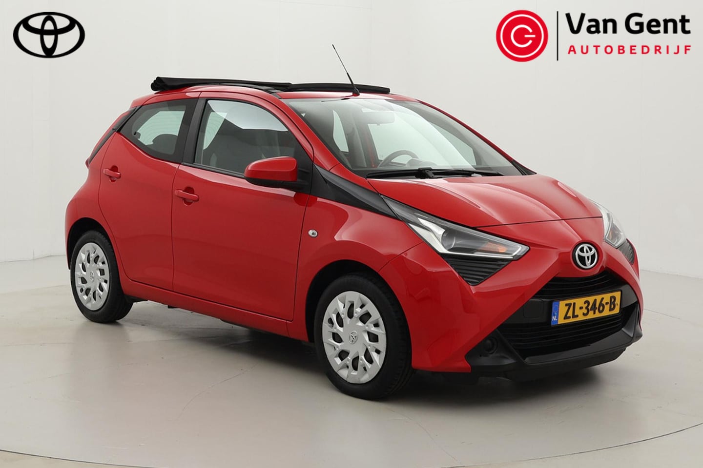 Toyota Aygo - 1.0 VVT-i x-play | Elektrisch vouwdak | Apple Carplay / Android Auto | Airco | Camera | Bl - AutoWereld.nl
