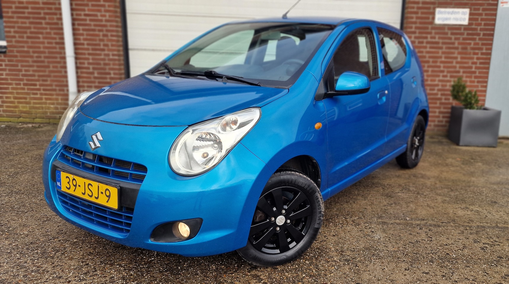 Suzuki Alto - 1.0 Exclusive In een super nette staat verkerende Suzuki Alto 1 0 Exclusive. 69.600 km, airco, lm. Velge - AutoWereld.nl