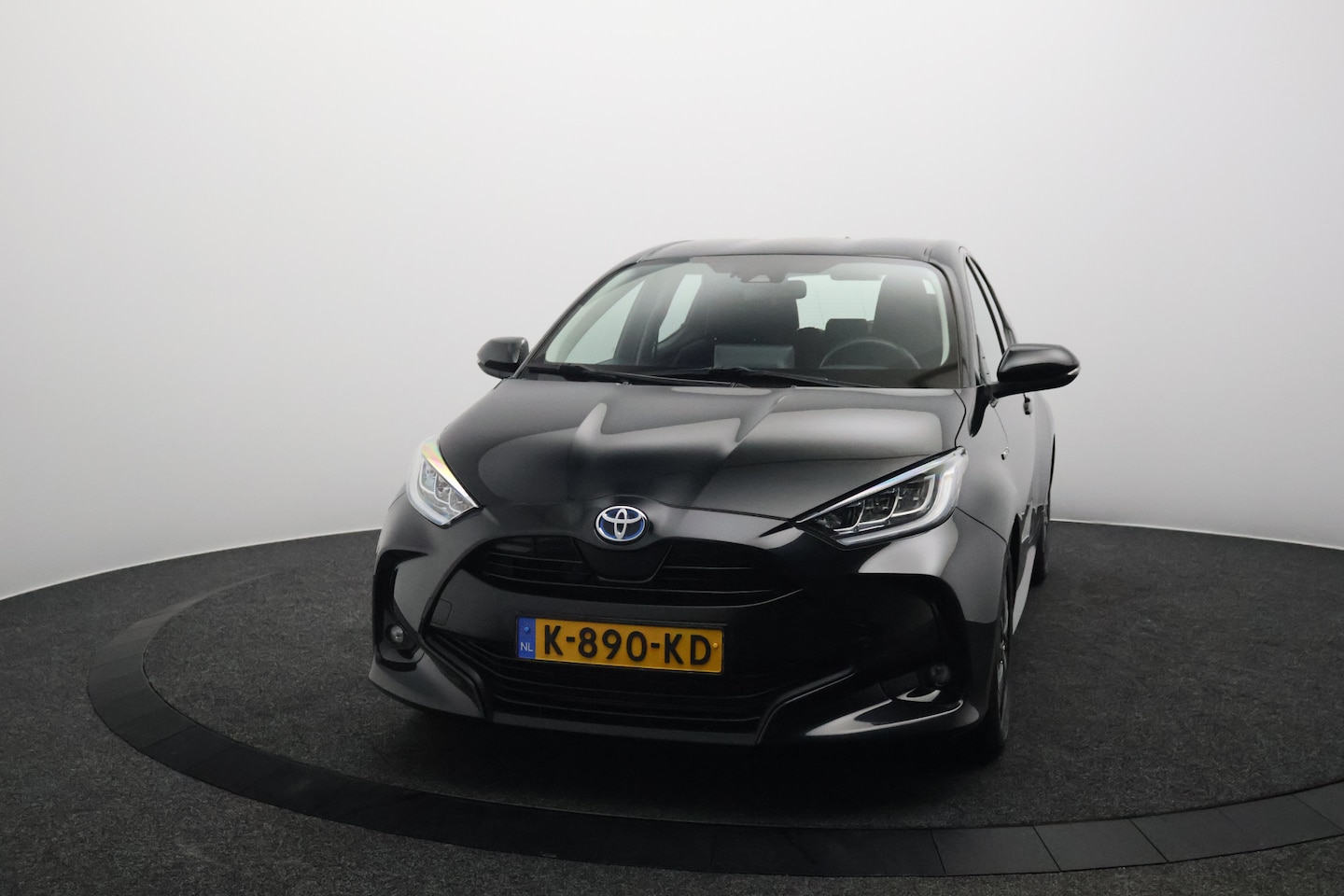 Toyota Yaris - 1.5 Hybrid Dynamic | Led | Navigatie | Camera | Carplay&Android - AutoWereld.nl
