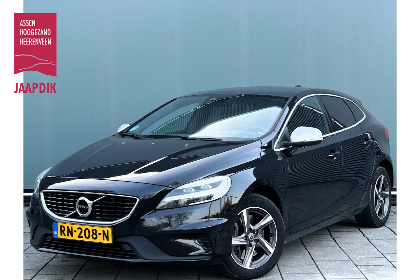 Volvo V40 - BWJ 2018 | 2.0 D3 150PK R-DESIGN | TREKHAAK | PANO DAK | LEER | CAMERA A | CLIMA | NAVI | - AutoWereld.nl