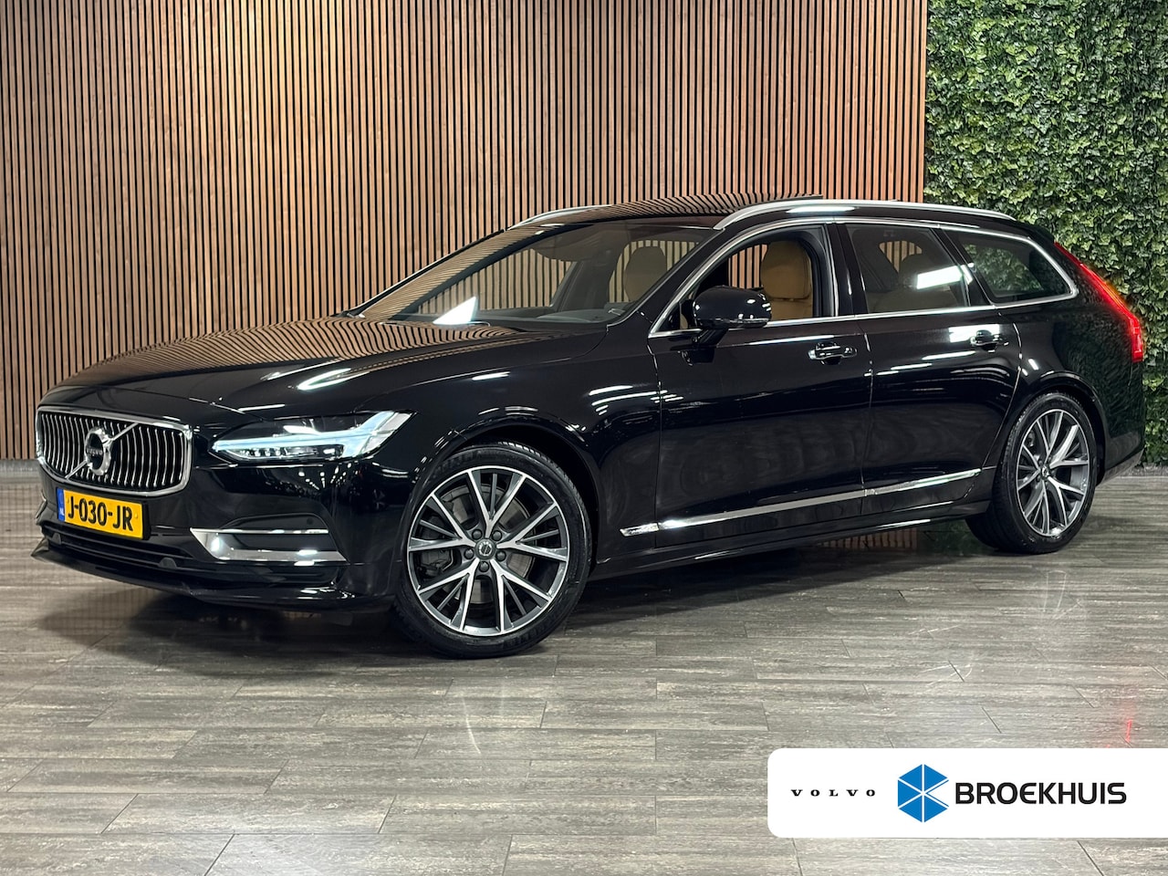 Volvo V90 - T4 Aut. Inscription Luxury | Trekhaak | Schuifdak | Stoelventilatie | Head-Up Display | St - AutoWereld.nl