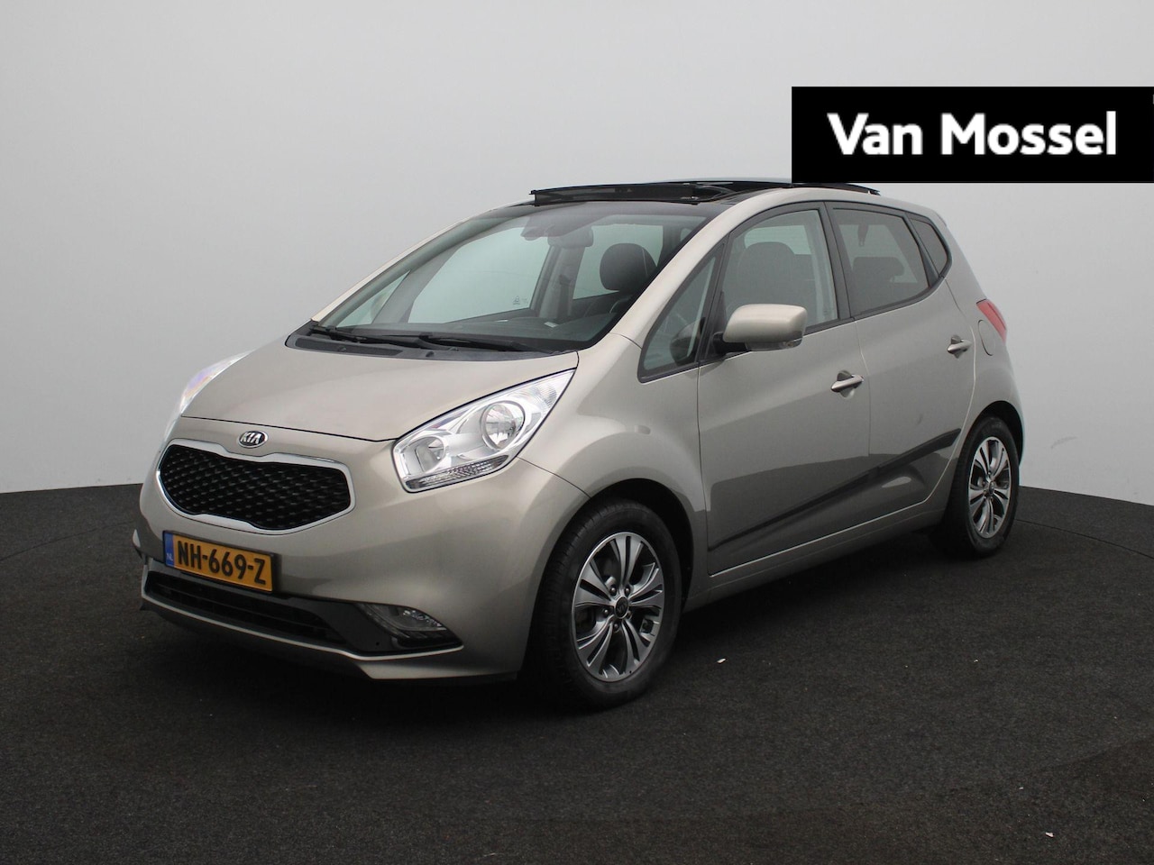 Kia Venga - 1.4 CVVT ExecutiveLine | Camera | Stoelverwarming | Stuurverwarming | Navigatie | - AutoWereld.nl