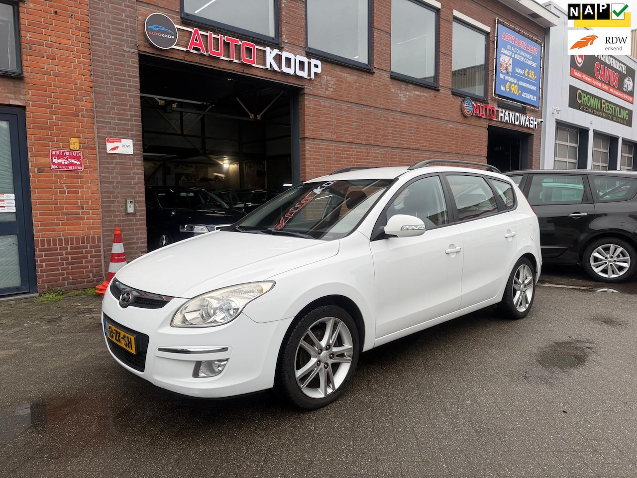 Hyundai i30 CW - 2.0i i-Catcher 143pk Leder Stoelverw Dealeroh - AutoWereld.nl