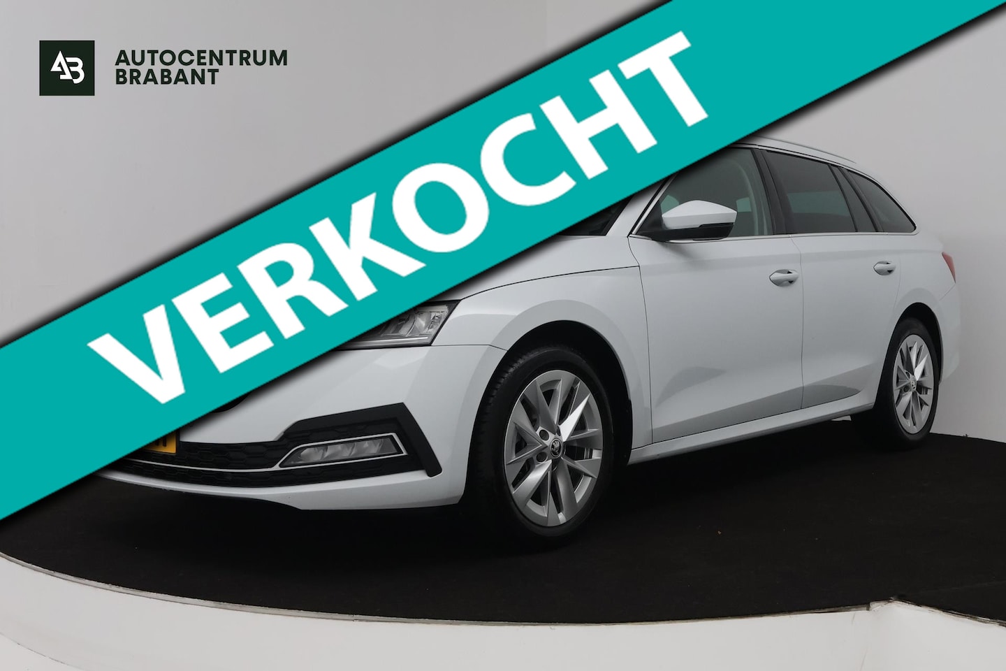 Skoda Octavia Combi - 1.0 e-TSI Business Edition Plus Automaat (NAVIGATIE, TREKHAAK, STOELVERWARMING, CARPLAY, G - AutoWereld.nl