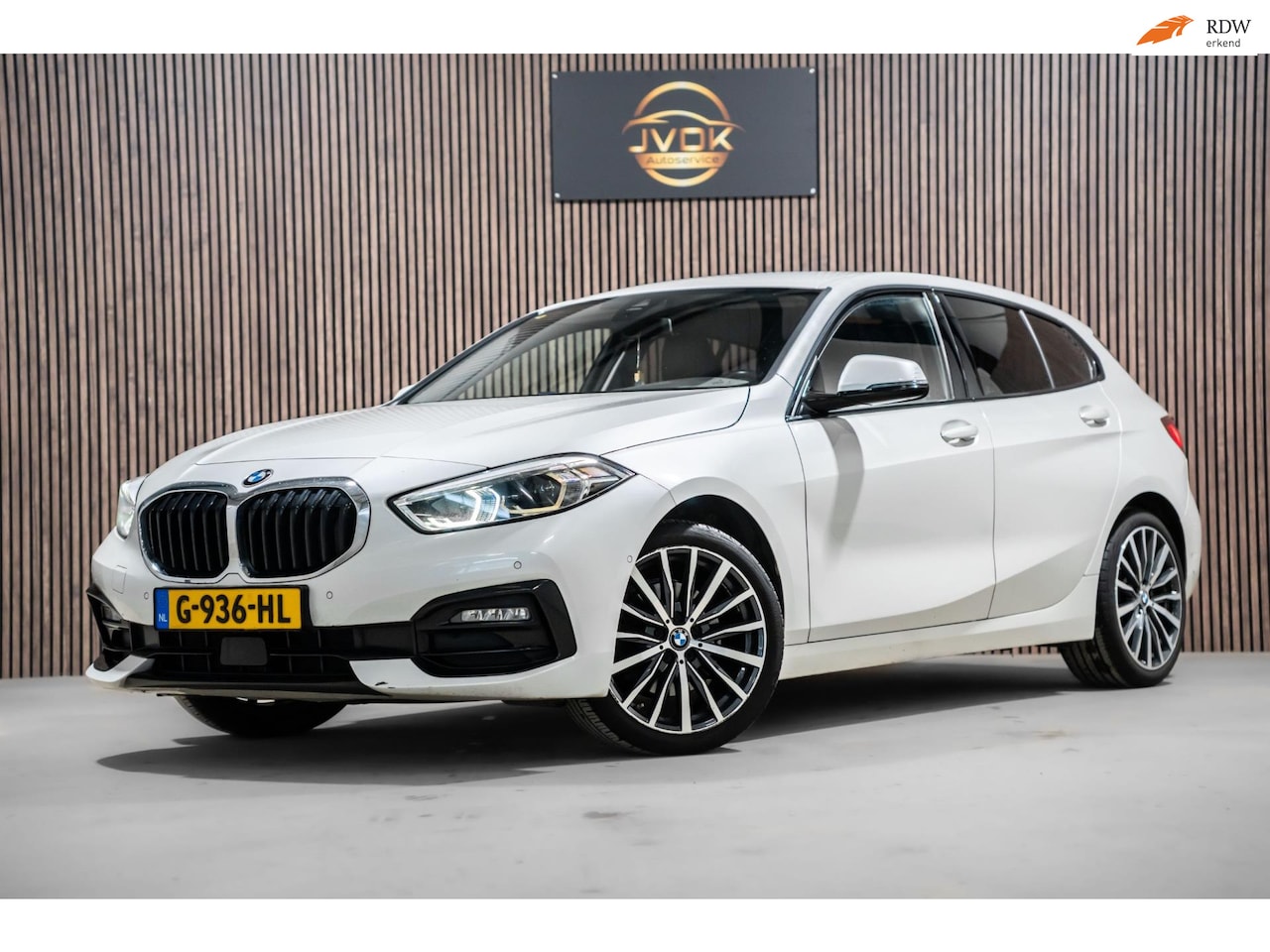 BMW 1-serie - 116d Corporate Executive LED AUT NAVI - AutoWereld.nl