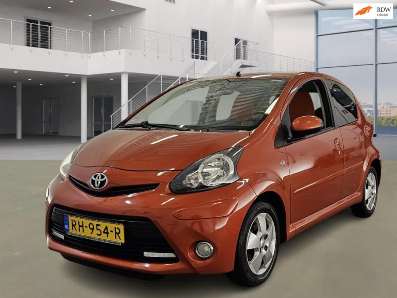 Toyota Aygo - 1.0 VVT-i Dynamic Orange|AUT|AIRCO|2XSLEUTELS|BOEKJES - AutoWereld.nl