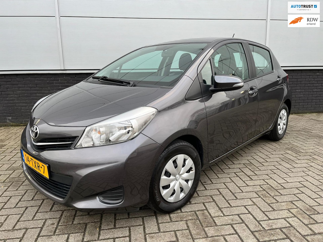 Toyota Yaris - 1.0 VVT-i 5-drs Airco - isofix - Lage KM - dealer onderhouden - Origineel NL - NAP - AutoWereld.nl