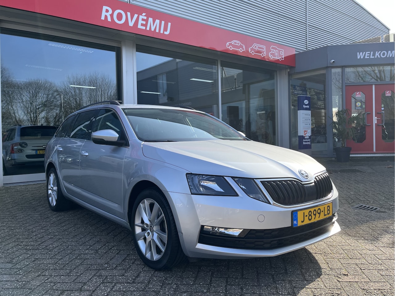 Skoda Octavia Combi - 1.0 TSI Greentech Business Edition Carplay, Cruise, Parkeersensoren, LM velgen. - AutoWereld.nl