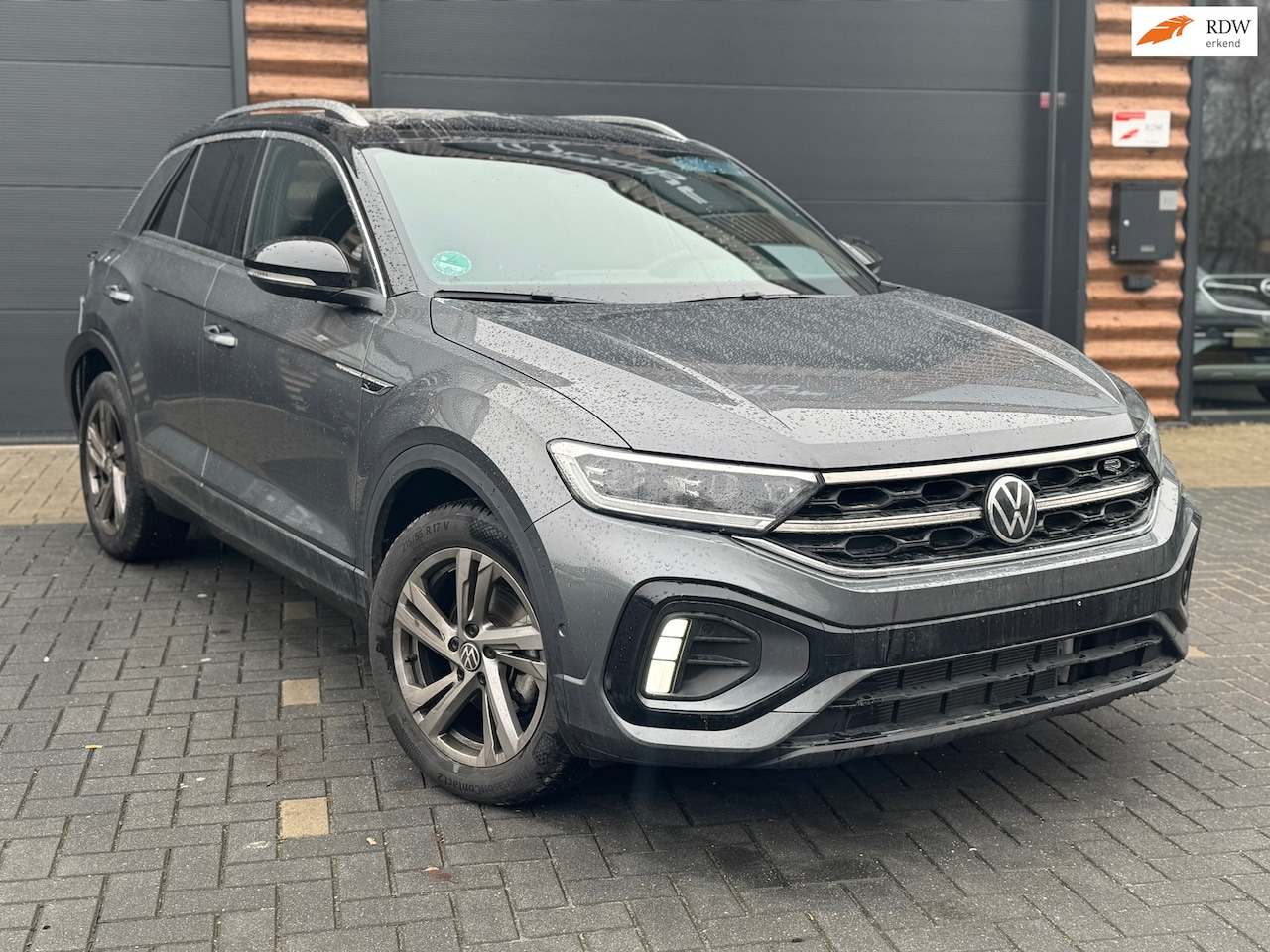 Volkswagen T-Roc - 1.5 TSI R-LINE SCHADEAUTO DUITSER !!! - AutoWereld.nl