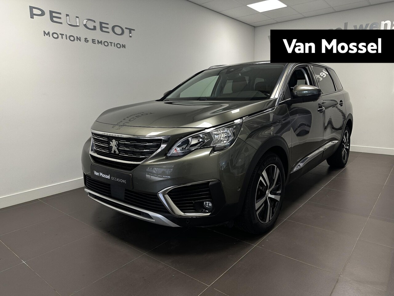 Peugeot 5008 - 1.2 PureTech Allure | Navigatie | Camera | dodehoek- detectie | Apple Carplay/Android Auto - AutoWereld.nl