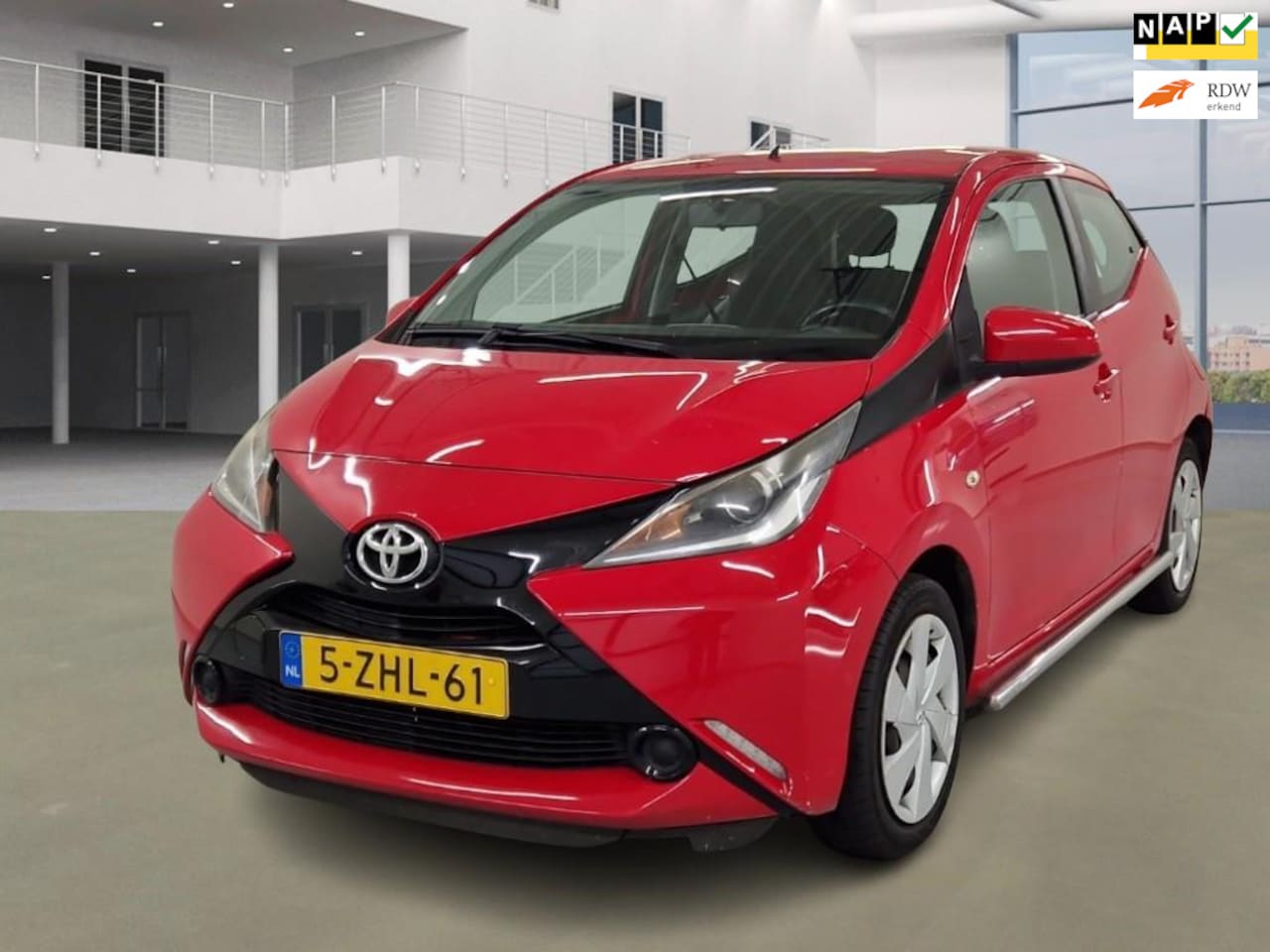Toyota Aygo - 1.0 VVT-i x-play 1.0 VVT-i x-play - AutoWereld.nl