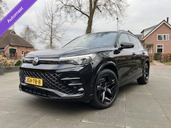 Volkswagen Tiguan - 1.5 e R-LINE BUSINESS , NAVIGATIE , TREKHAAK , CAMERA , PDC, MASSAGE STOEL , KEYLESS, BLIN