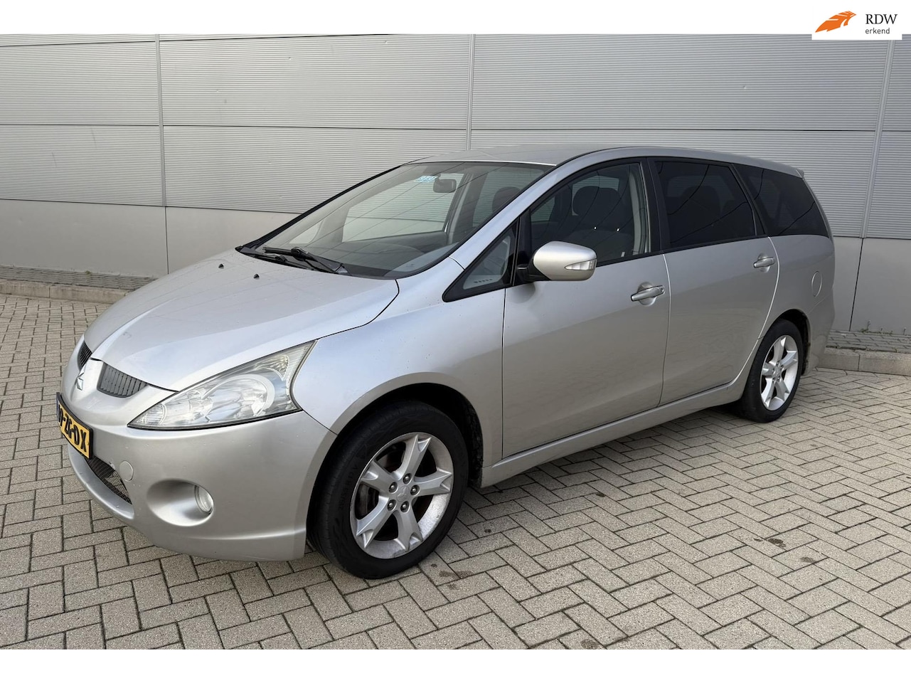 Mitsubishi Grandis - 2.4-16V Intense 2.4-16V Intense - AutoWereld.nl