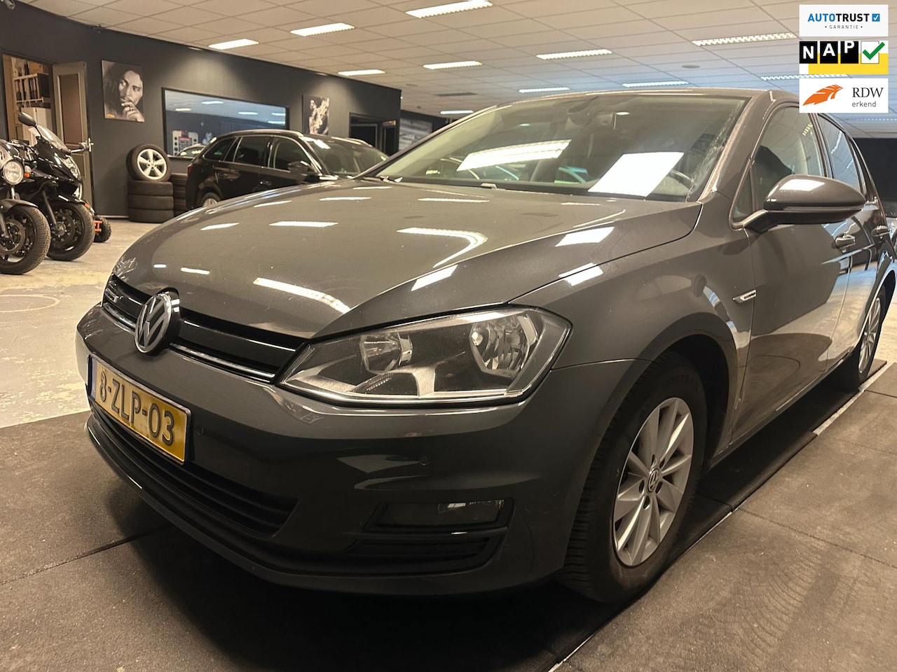 Volkswagen Golf - 1.6 TDI BlueMotion 6BAL NL NAP APK 2-2027 Zeldzaamste kleur. - AutoWereld.nl