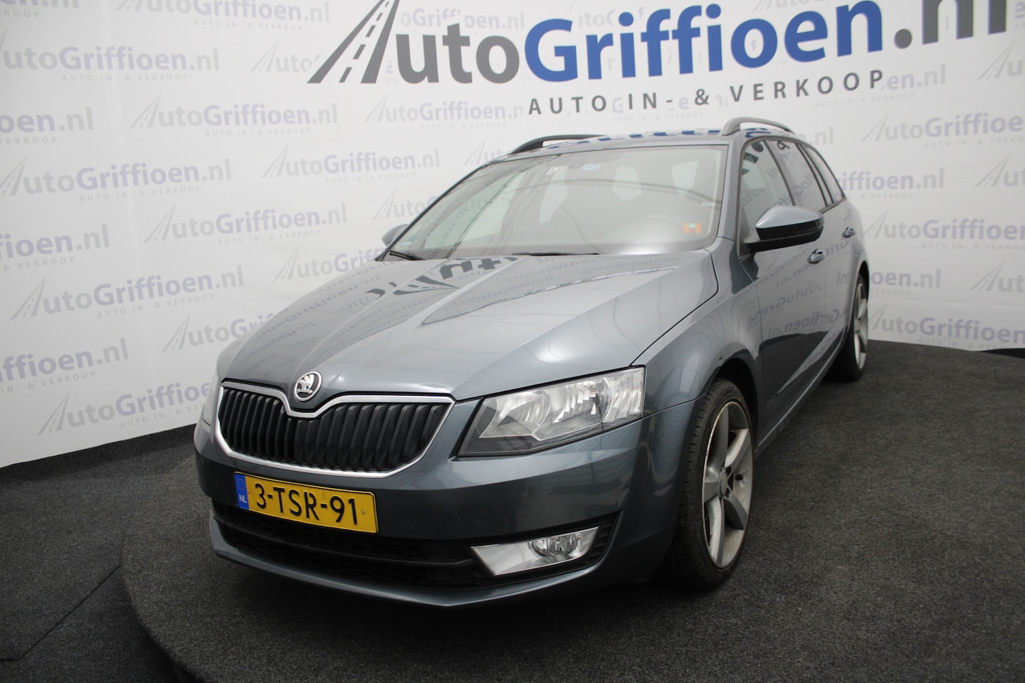 Skoda Octavia Combi - 1.4 TSI Greentech Ambition keurige station met trekhaak - AutoWereld.nl