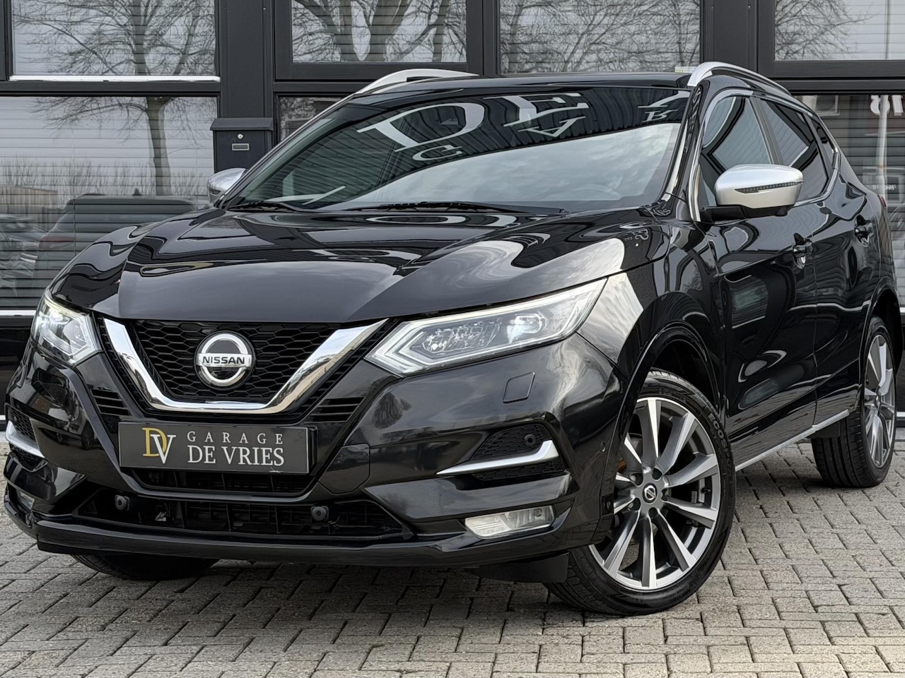 Nissan Qashqai - 1.3 DIG-T N-Tec Aut ACC Bose Panoramadak Ruitenleder Garantie - AutoWereld.nl