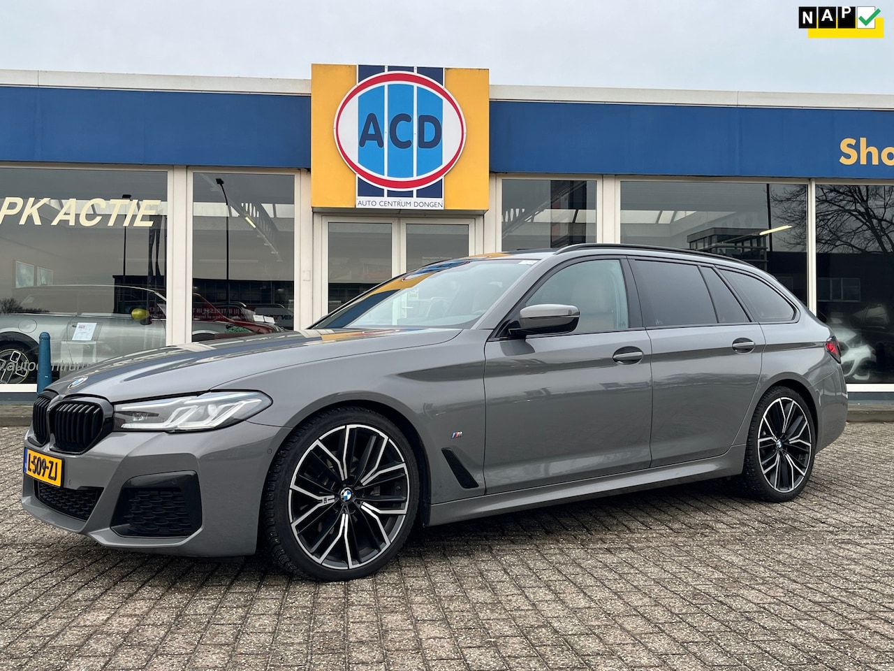 BMW 5-serie Touring - 520i Business Edition Plus | M-Sport | Orig. NL | M-Pakket | Laser verlichting | - AutoWereld.nl