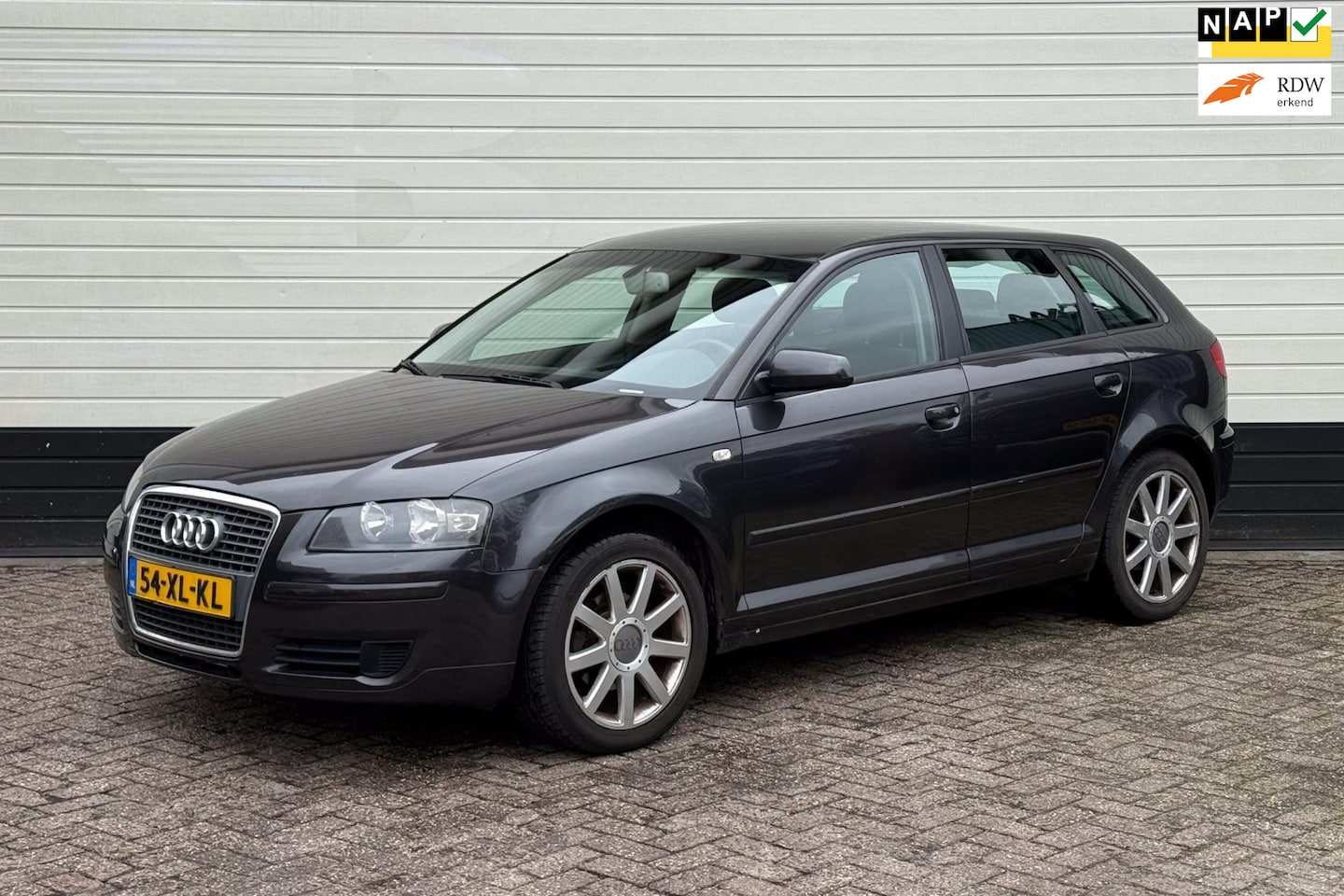 Audi A3 Sportback - 1.6 FSI Ambiente Pro Line * NIEUWE APK * 2027 * - AutoWereld.nl