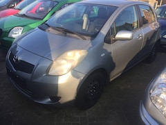 Toyota Yaris - 1.3VVT-i 5 drs Airco Export (lezen)