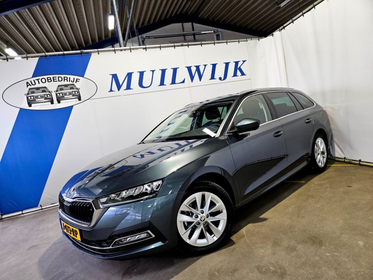 Skoda Octavia Combi - Combi 1.0 TSI Business Edition Plus / Camera / Navi / NL Auto - AutoWereld.nl