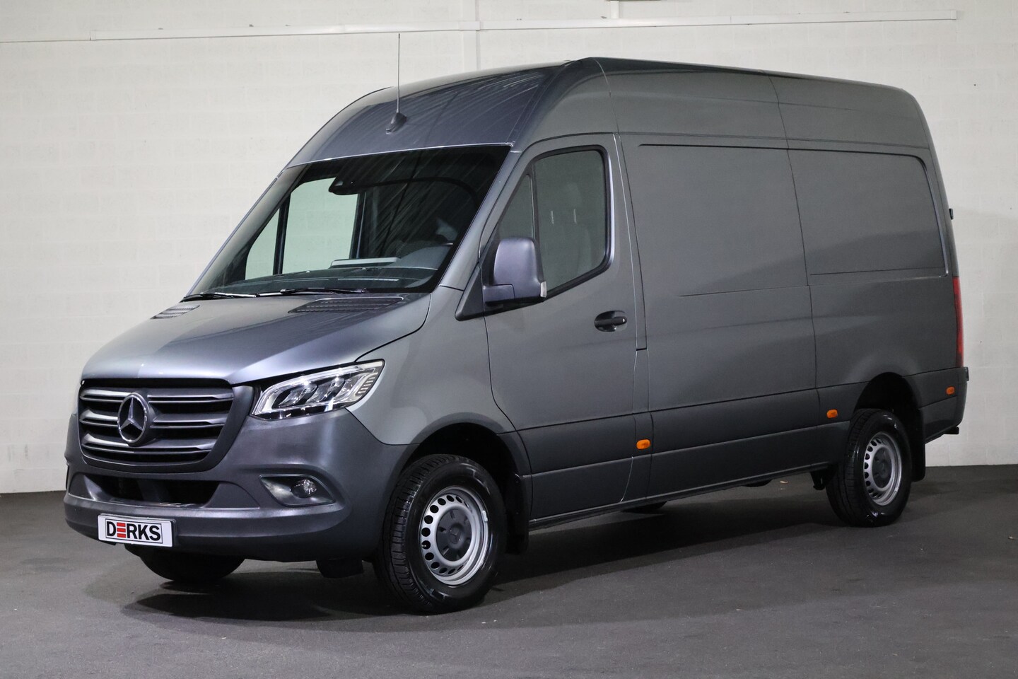 Mercedes-Benz Sprinter - 317 CDI L2 H2 Automaat Navigatie Led - AutoWereld.nl