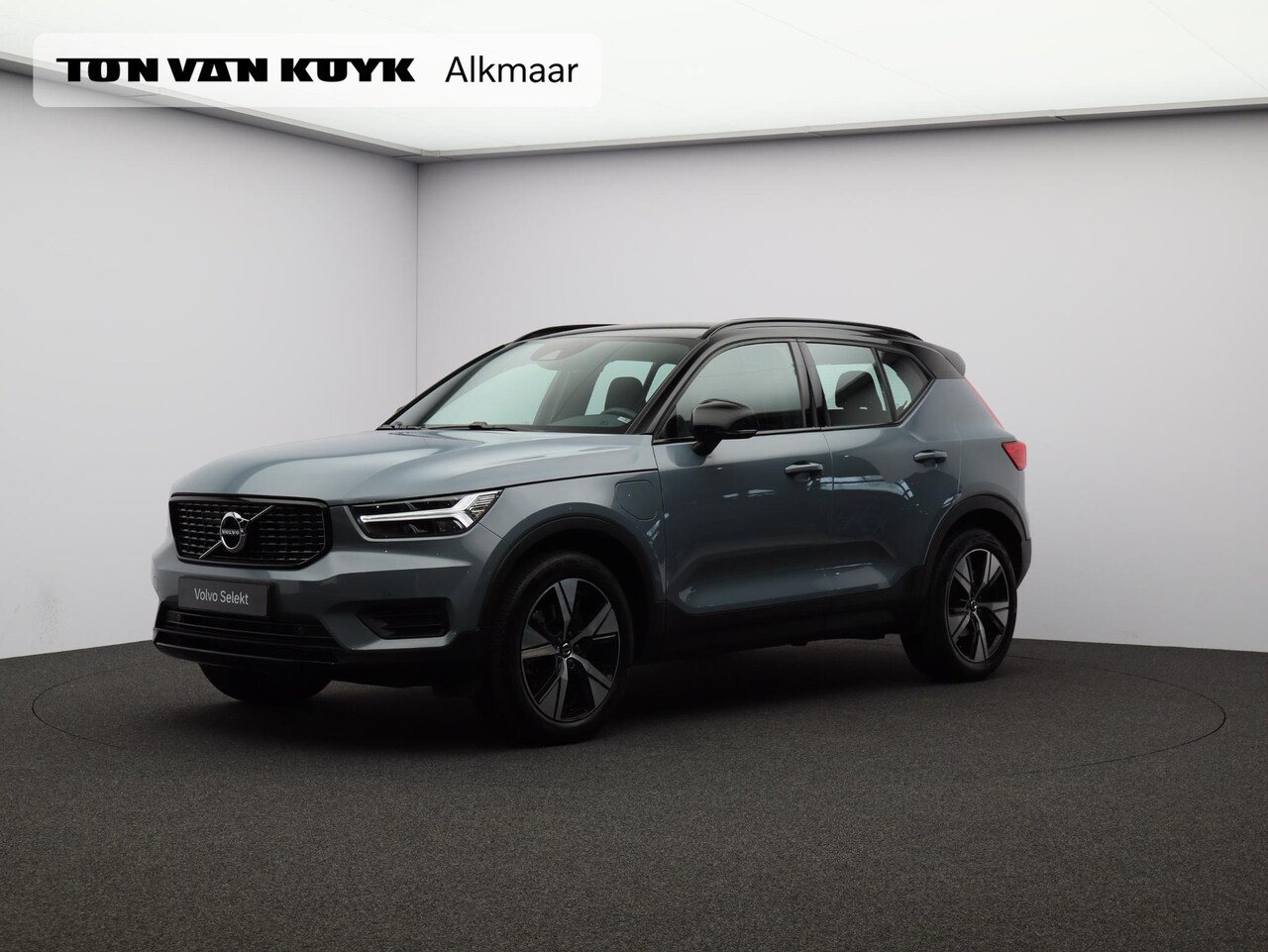 Volvo XC40 - T4 Recharge R-Design / Trekhaak / Stoel+stuurwielverwarming / Park assist v+a+camera - AutoWereld.nl