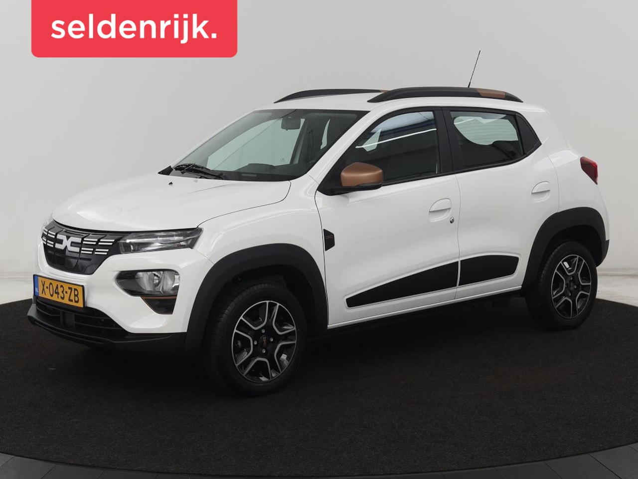 Dacia Spring - Extreme 27 kWh | Leder | Carplay | Camera | Airco | Navigatie | Parkeerhulp | Speedlimiter - AutoWereld.nl