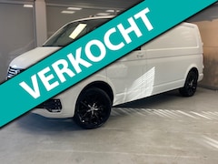 Volkswagen Transporter - L2H1 | Black & White | 2.0 TDI 110pk |18"LM VELGEN | Navigatie | Betimmering | Trekhaak |