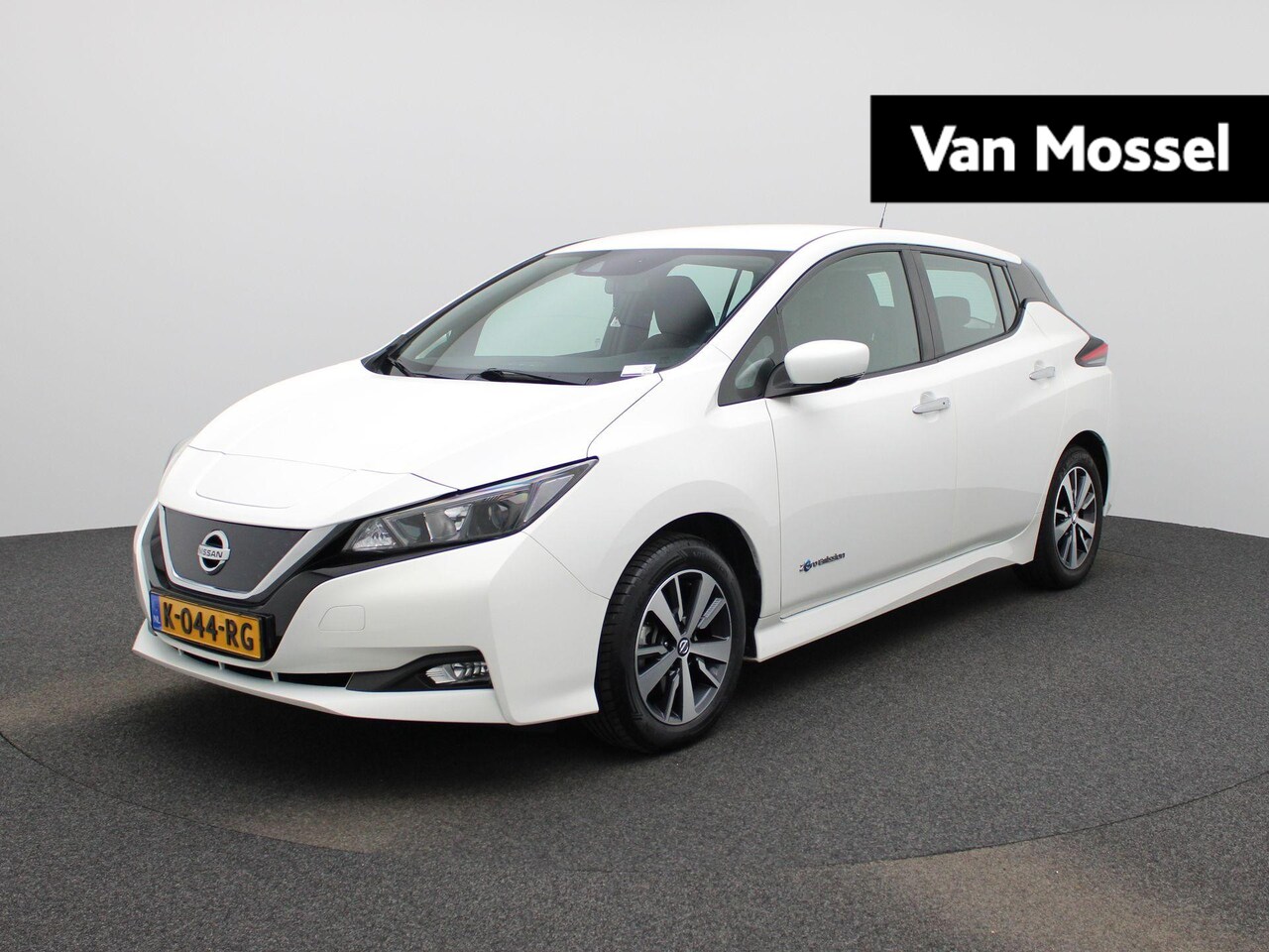 Nissan LEAF - Acenta 40 kWh | ACHTERUITRIJCAMERA | NAVIGATIE | CLIMATE CONTROL | PARKEERSENSOREN | CRUIS - AutoWereld.nl