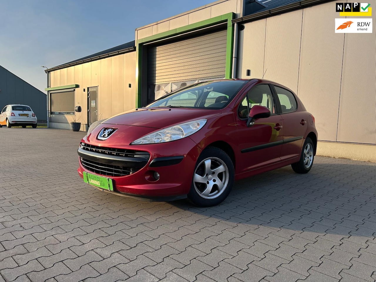 Peugeot 207 - 1.4-16V Color-line LM velgen Mistlampen Keurig onderhouden Mooie kleur en veel rijplezier - AutoWereld.nl