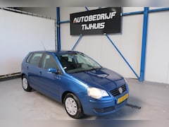 Volkswagen Polo - 1.4-16V Comfortline > Lees advertentie <