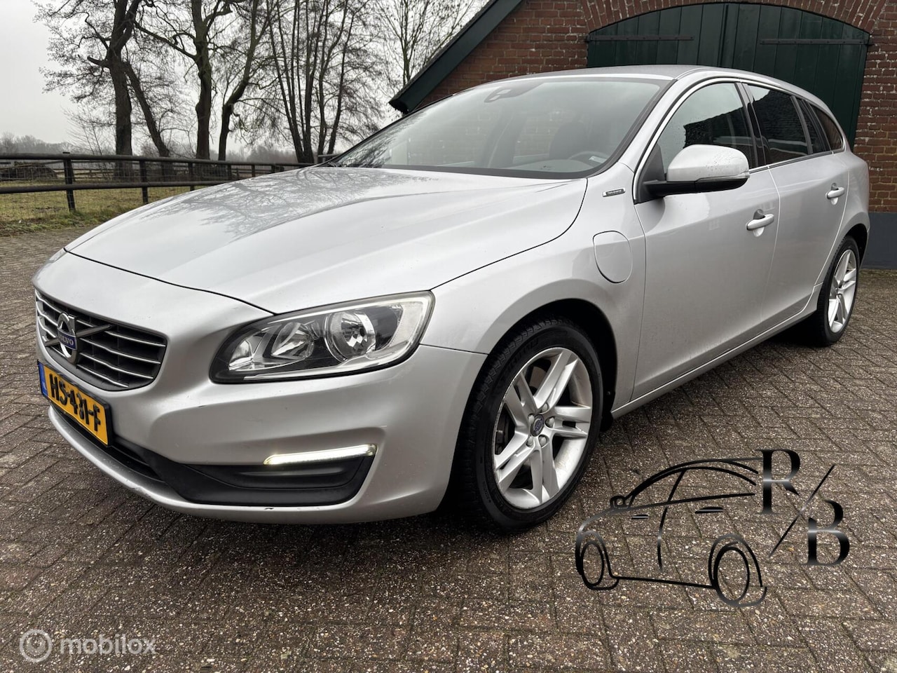 Volvo V60 - 2.4 D6 Twin Engine Momentum AUTOMAAT - AutoWereld.nl