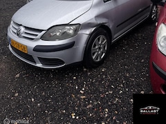 Volkswagen Golf - 1.6 FSI Comfortline schade