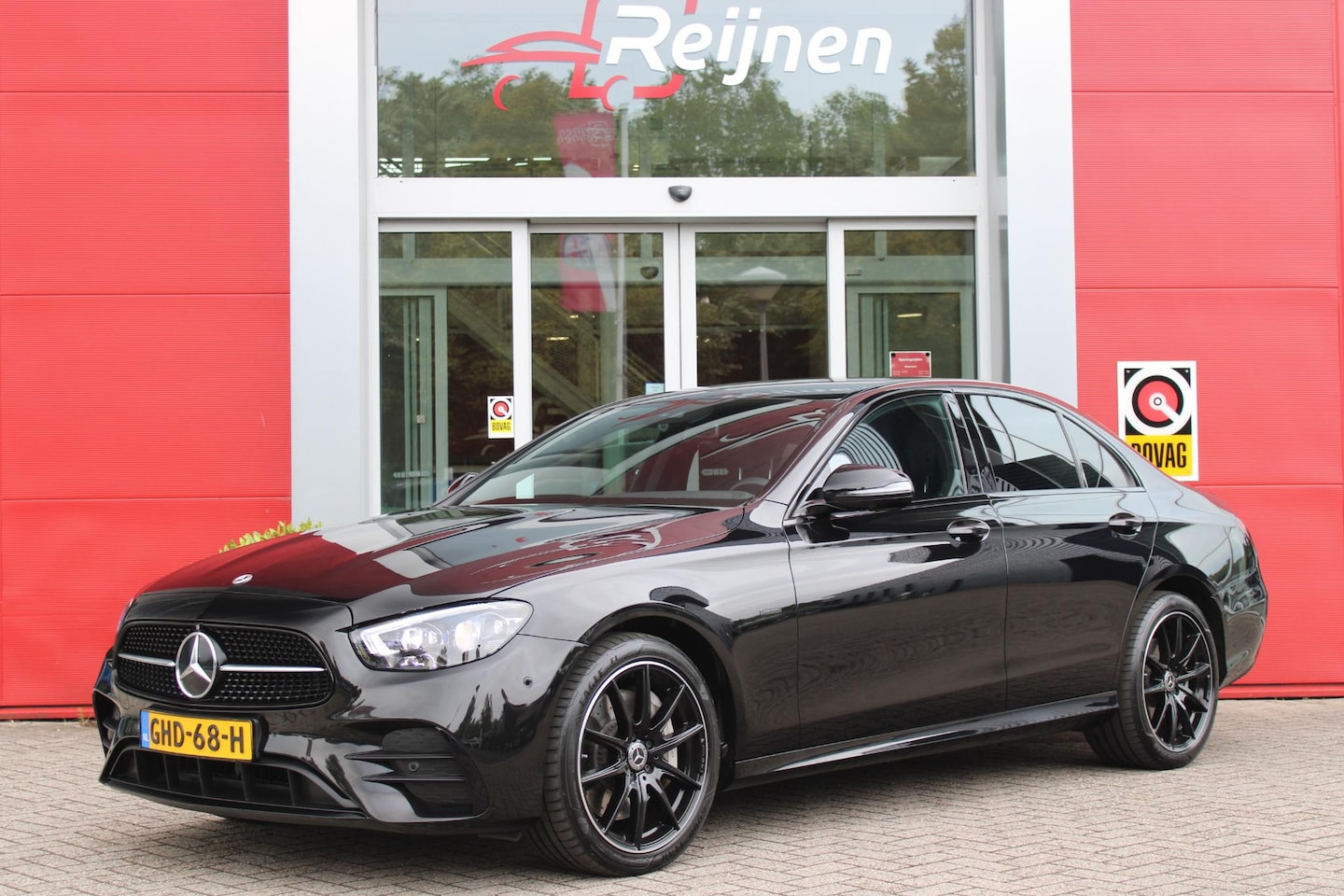 Mercedes-Benz E-klasse - 300e 320PK BUSINESS SOLUTION AMG NIGHT EDITION | MULTISPAAKS AMG VELGEN | 360° CAMERA | | - AutoWereld.nl