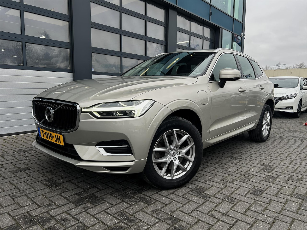 Volvo XC60 - T8 PHEV 407pk SoH 86%, Leder, Pano, Trekhaak, Luchtvering - AutoWereld.nl