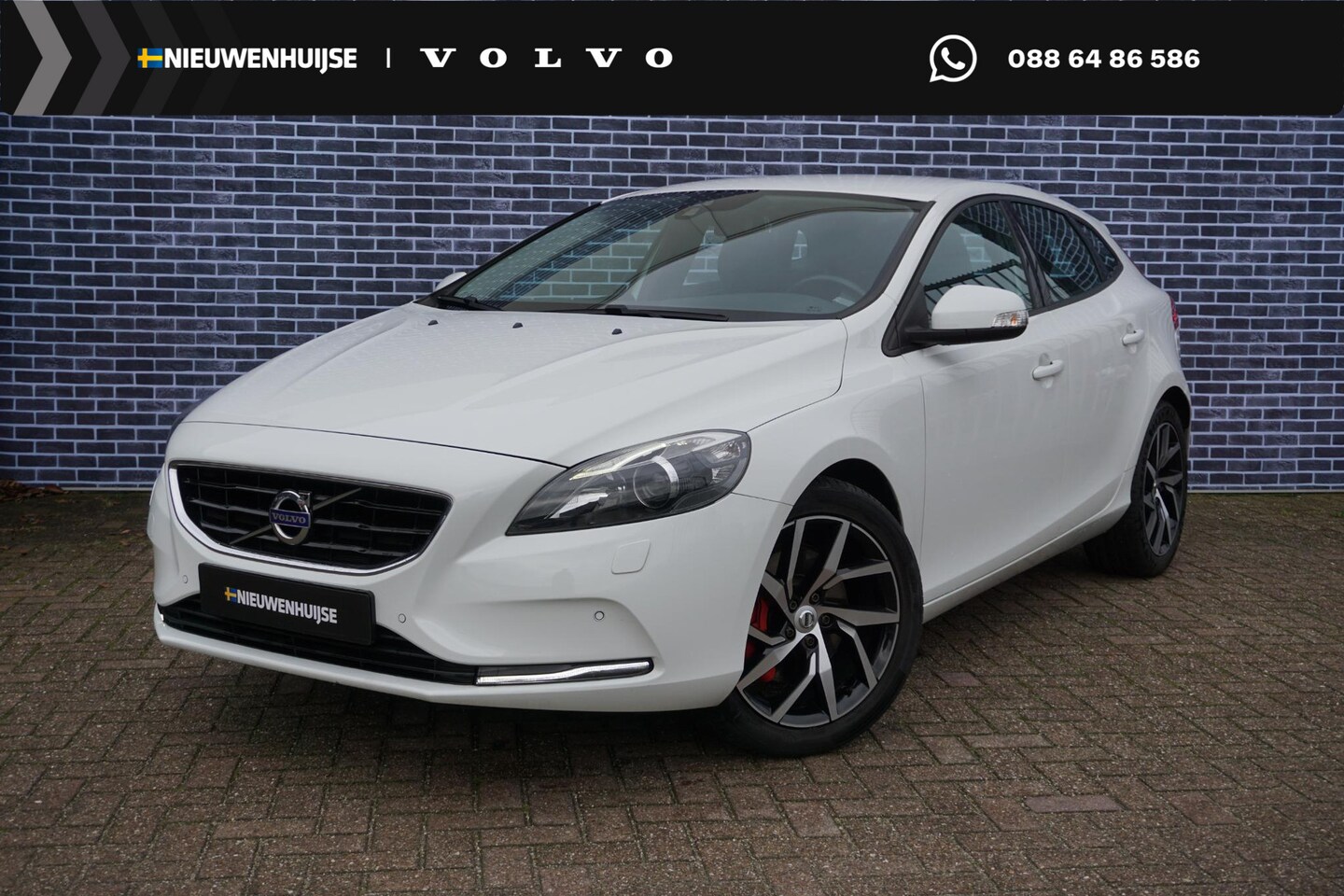 Volvo V40 - 1.5 T2 Kinetic | Trekhaak | Bi-Xenon | Stoelverwarming | Navigatie | Bluetooth | climate | - AutoWereld.nl
