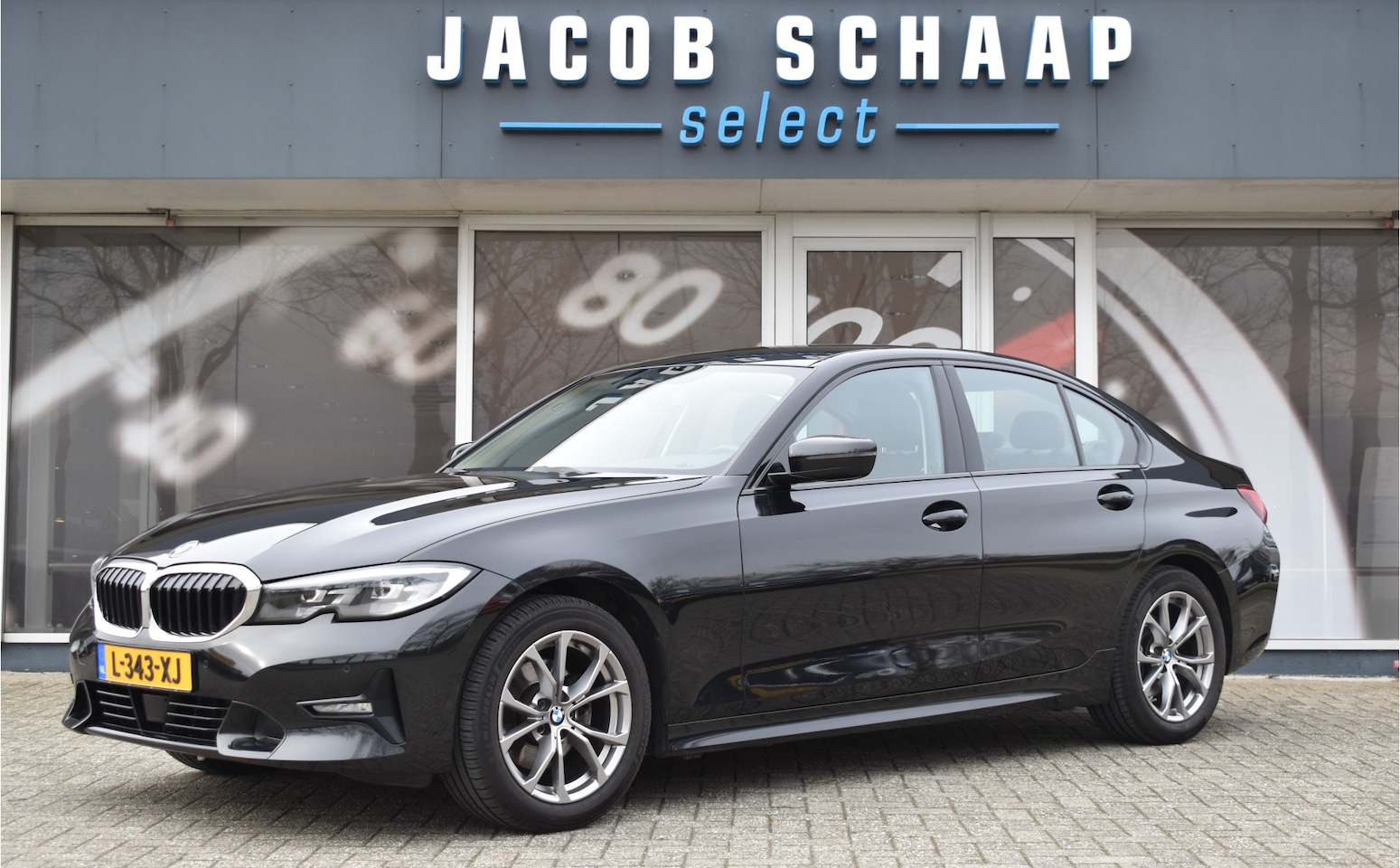 BMW 3-serie - 320i High Executive / Carplay / keyless / Navi / Parkeersensoren V/A / stoelverwarming / 1 - AutoWereld.nl