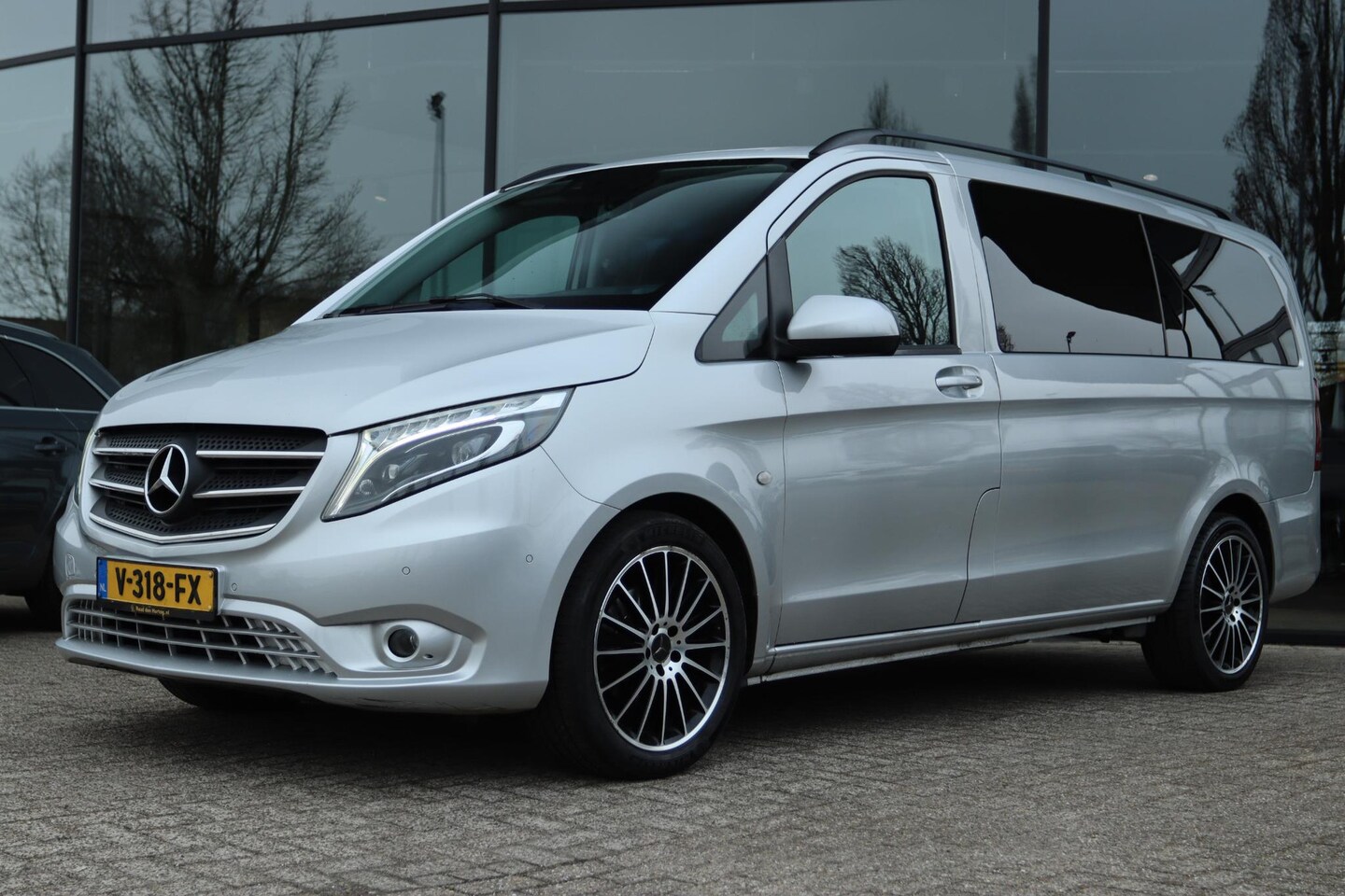Mercedes-Benz Vito - 114 CDI LANG DC AUT. EURO 6 DUBBEL CABINE L2 | CAMERA | LED | NAVI | TREKHAAK | LMV - AutoWereld.nl