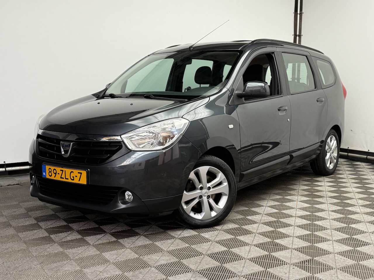 Dacia Lodgy - 1.2 TCe Prestige 5p. Airco Navi LM16" Trekhaak NL Auto - AutoWereld.nl
