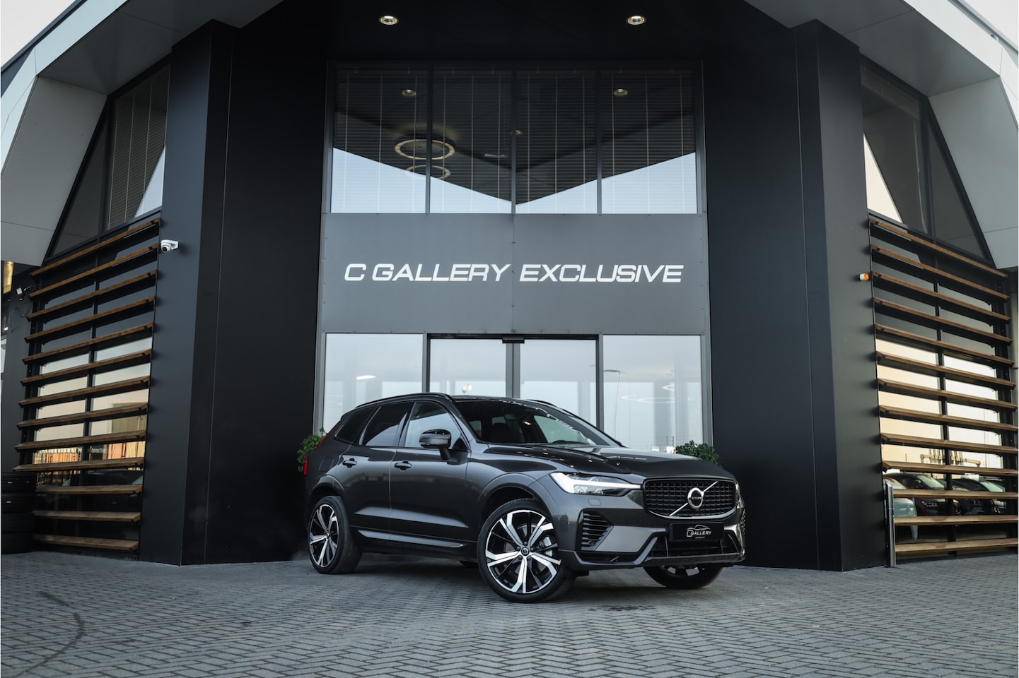 Volvo XC60 - 2.0 T6 Plug-in hybrid AWD Ultimate Black Edition - Panorama | Memory | Elek. Trekhaak | St - AutoWereld.nl