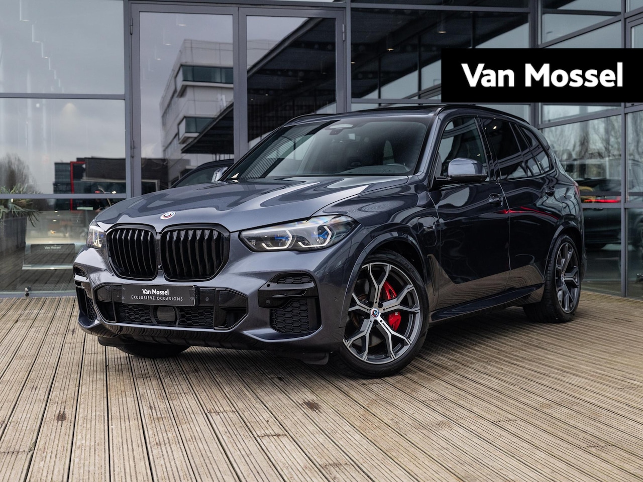 BMW X5 - xDrive45e High Executive | M-SPORT | SKY LOUNGE PANORAMA/SCHUIF-KANTELDAK | BOWERS & WILKI - AutoWereld.nl