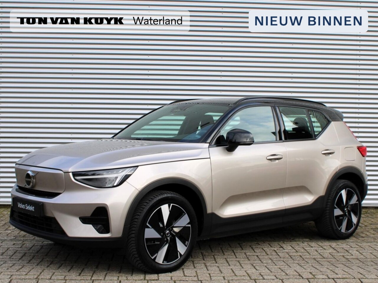 Volvo XC40 - Single Motor Extended Range Plus Automaat / Trekhaak / All seasonbanden / Google Maps Navi - AutoWereld.nl