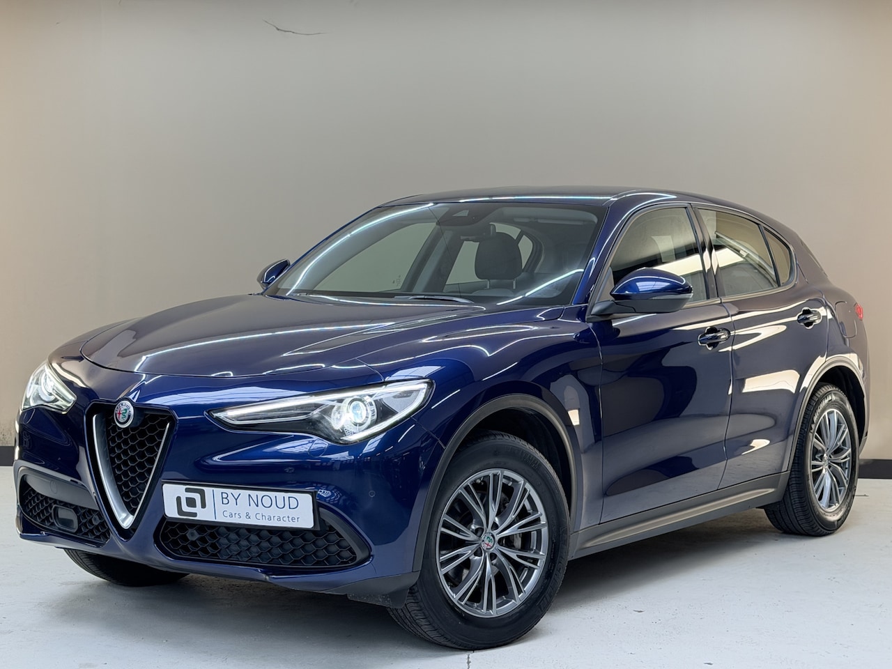 Alfa Romeo Stelvio - 2.0 T AWD Super 2.0 T AWD Super, 200Pk, 2018, 1ste eigenaar, Dealer onderhouden, Volledig leder, Trekhaak, - AutoWereld.nl
