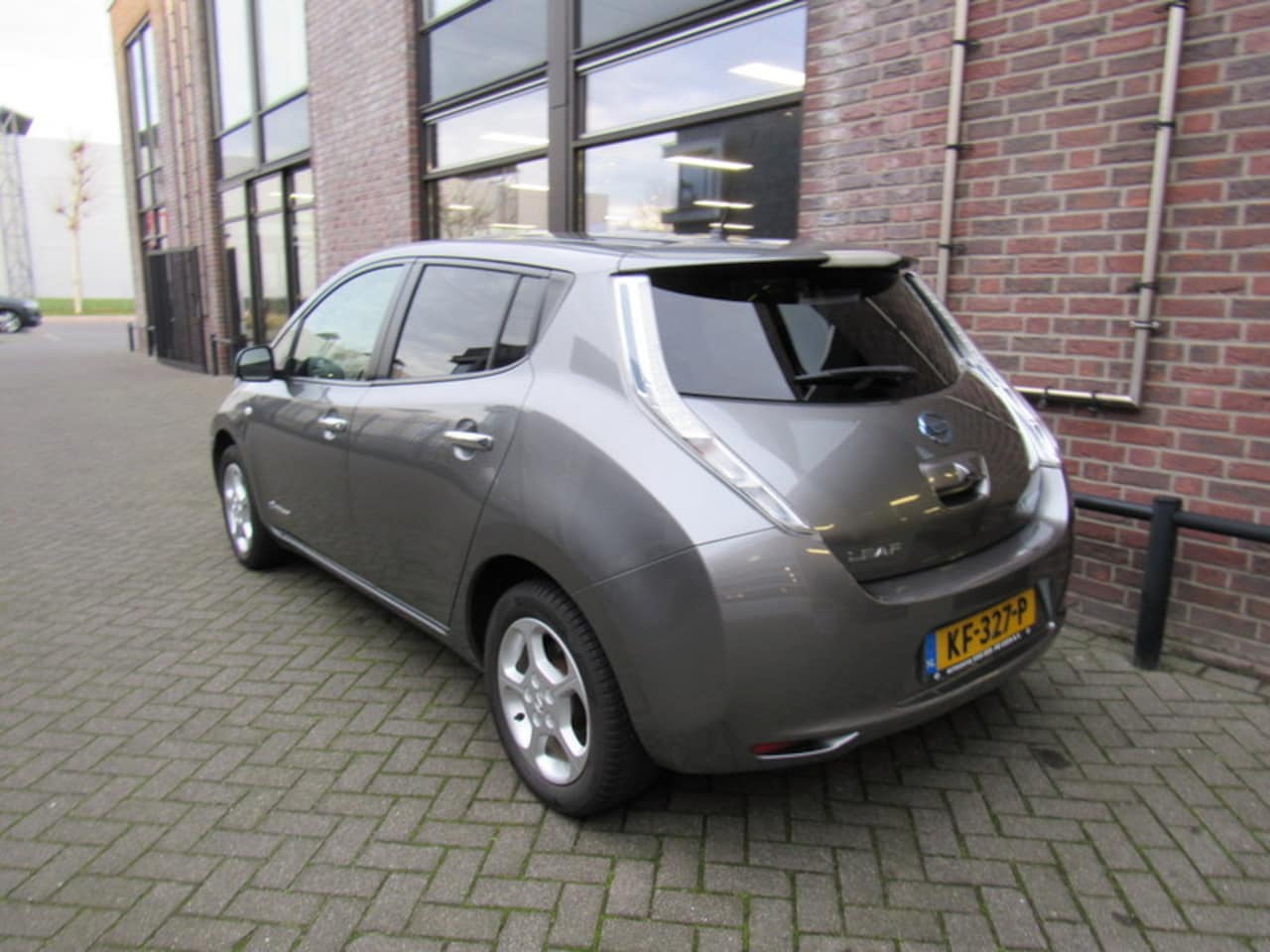 Nissan LEAF - Electric 24kW Acenta / Navigatie / Achteruitrijcamera / - AutoWereld.nl