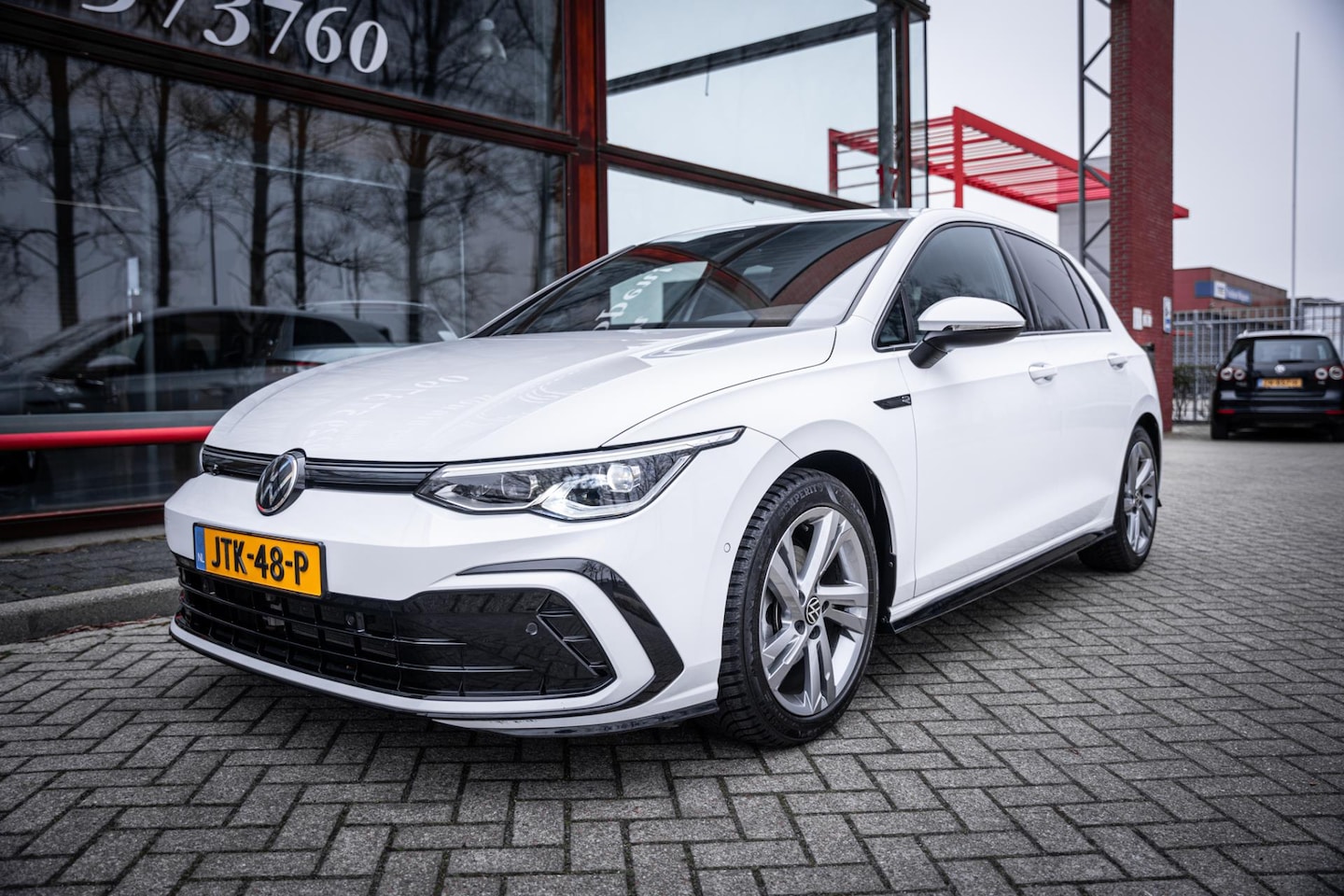 Volkswagen Golf - 1.5 eTSI R-Line Business+ | Navigatie | Adaptieve cruise control | App-connect | Camera | - AutoWereld.nl