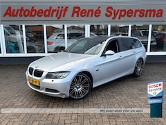 BMW 3-serie Touring - 318i Business Line | Trekhaak | Parkeer Sensoren | Sportstoelen | Navi | Cruise