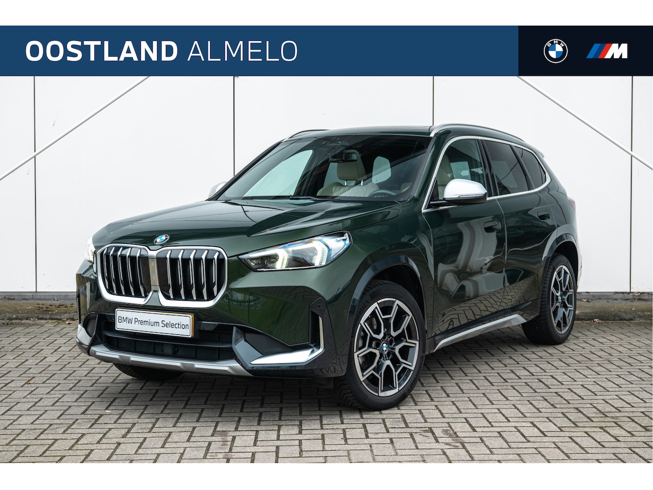 BMW X1 - sDrive18i xLine Automaat / Panoramadak / Trekhaak / Sportstoelen / Achteruitrijcamera / Co - AutoWereld.nl