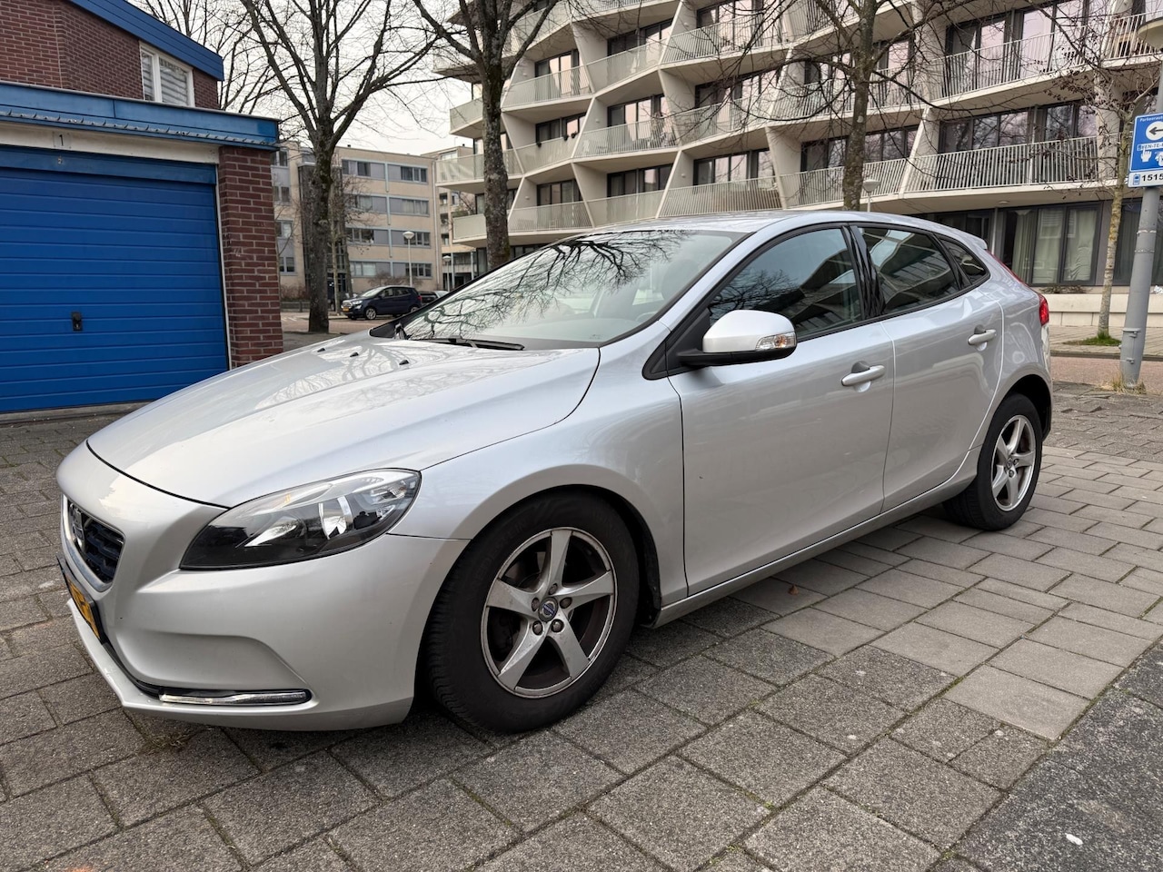 Volvo V40 - 1.6 D2 Momentum Business NW APK - AutoWereld.nl